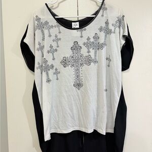 Apostrophe Women's Black and White Cross Top
